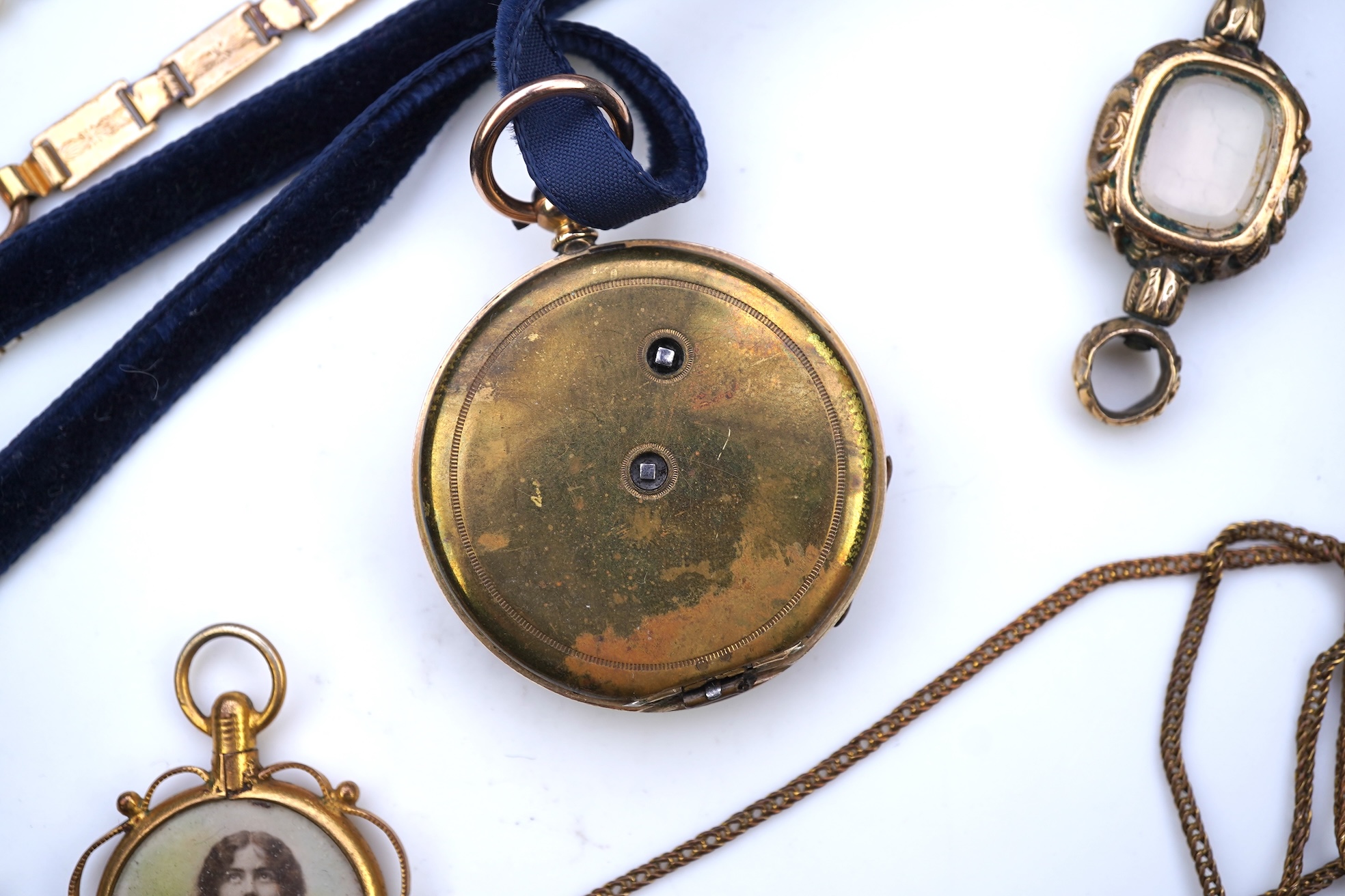 A collection of jewels, early-mid 20th century